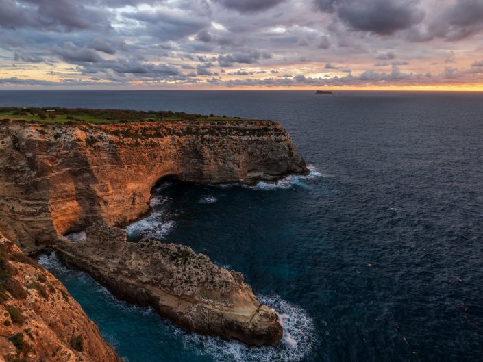 Xaqqa Cliffs